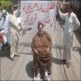 Actor Mehmood Khan took to the streets against the government's behavior